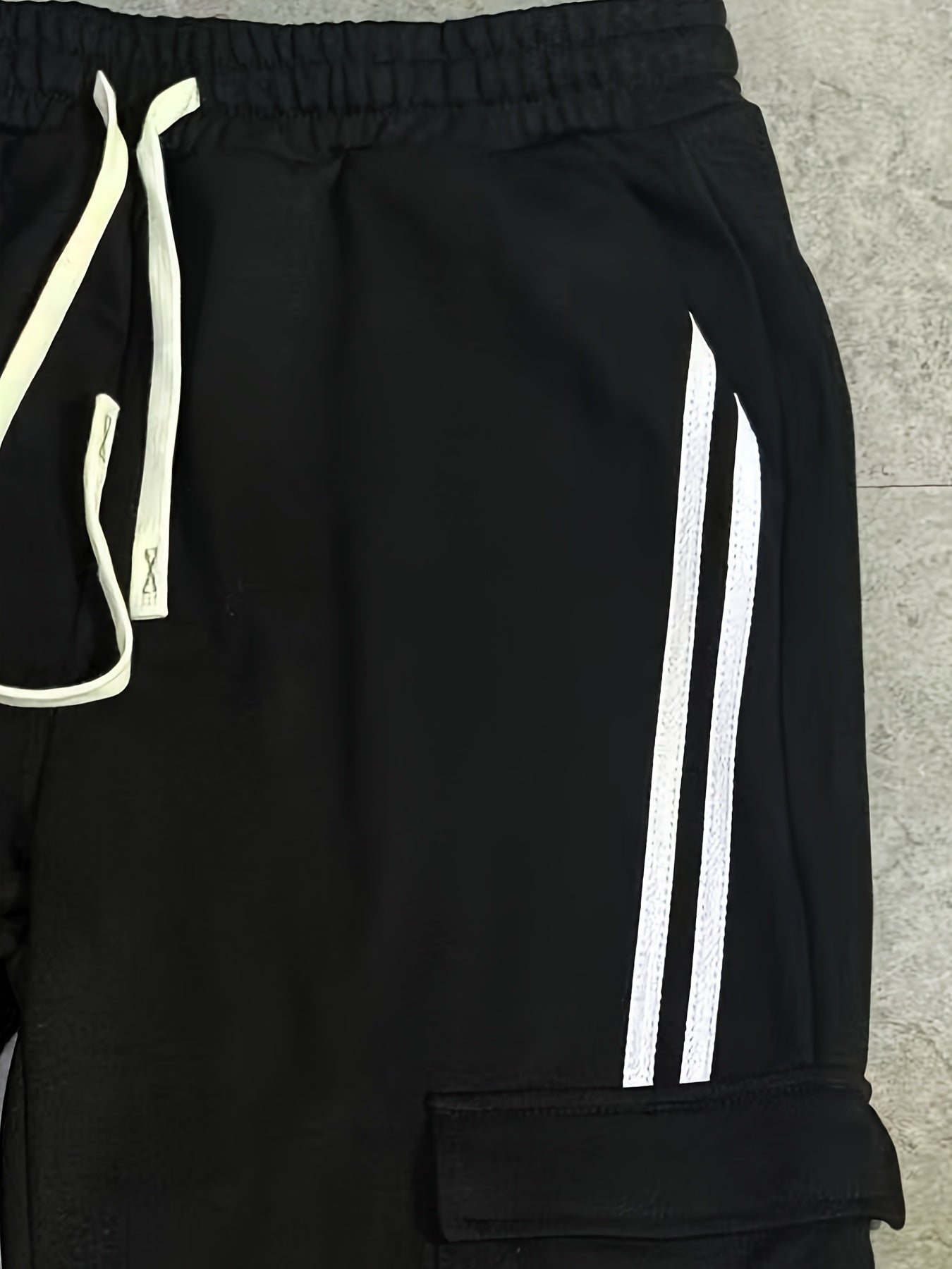 Herren Cargo Jogginghose mit Streifen und Taschen – Streetwear Stil, Relaxed Fit