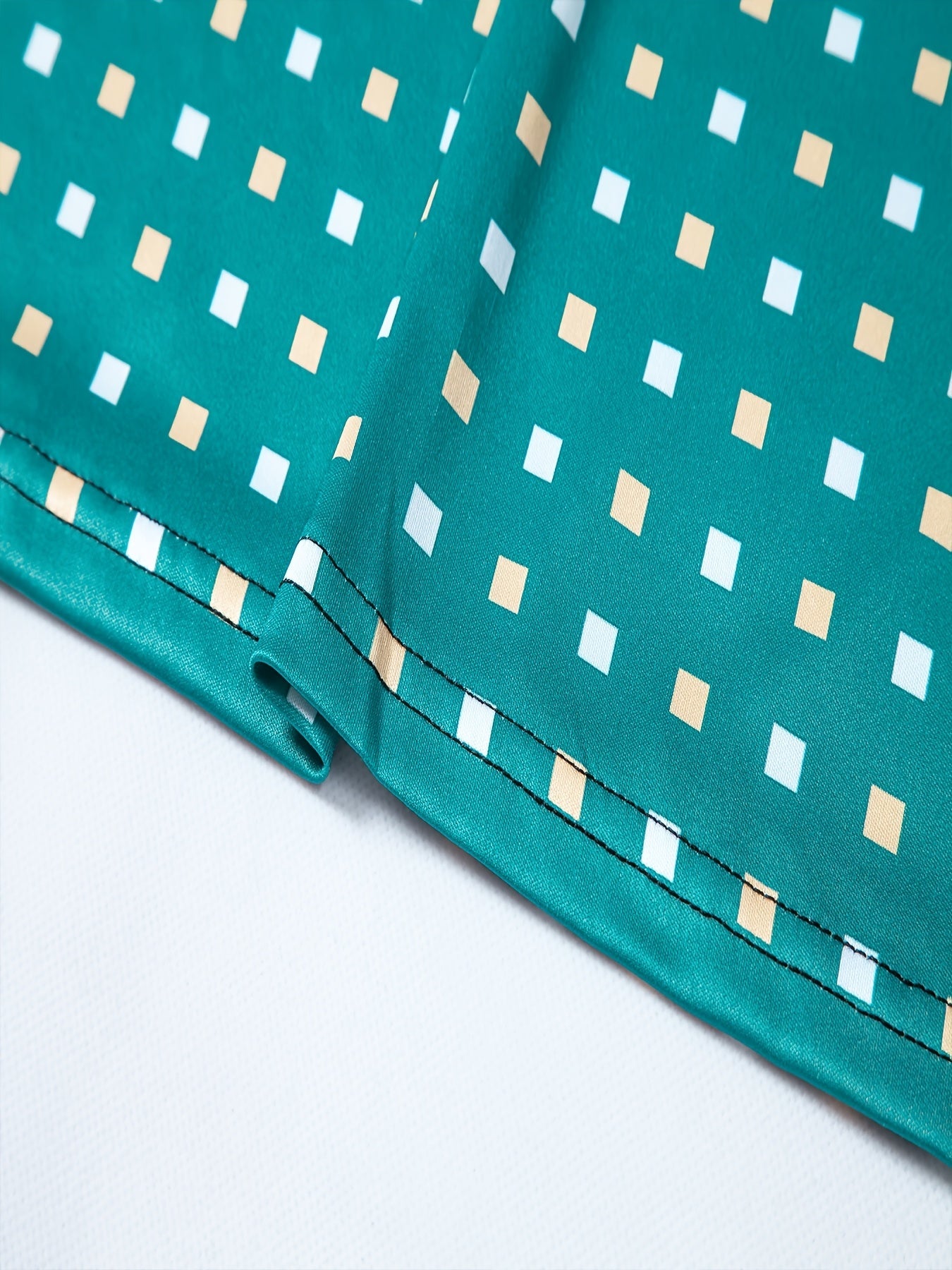 Herren Polohemd mit modernem geometrischem Muster – Stilvolles Freizeitshirt für Alltag und besondere Anlässe