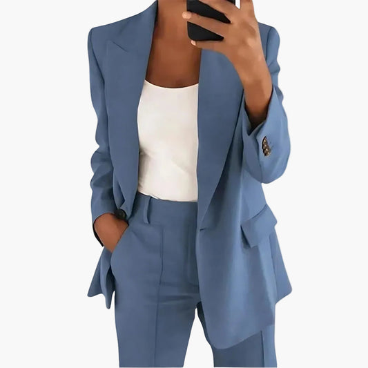 Damen Hosenanzug im eleganten Business-Look