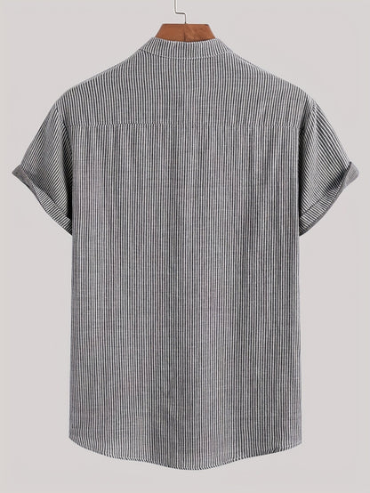 Herren Kurzarm-Henley mit Stehkragen und Streifen – Modernes Freizeitshirt für Alltag und Ausgehen