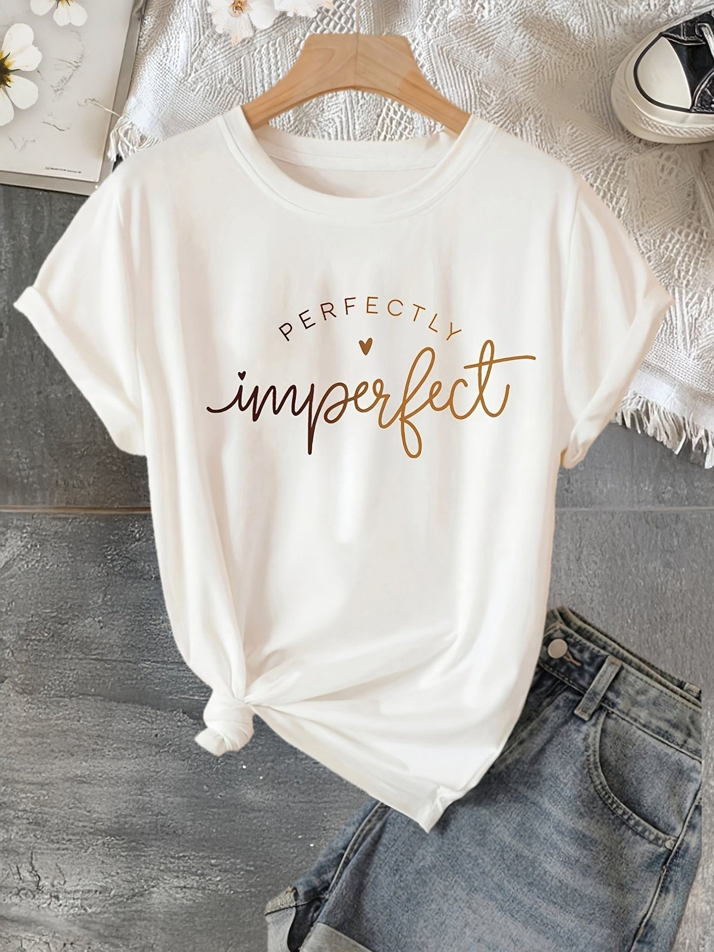 Damen T-Shirt mit Spruch 'Perfectly Imperfect' – Lässiges Statement-Shirt für Alltag und Freizeit