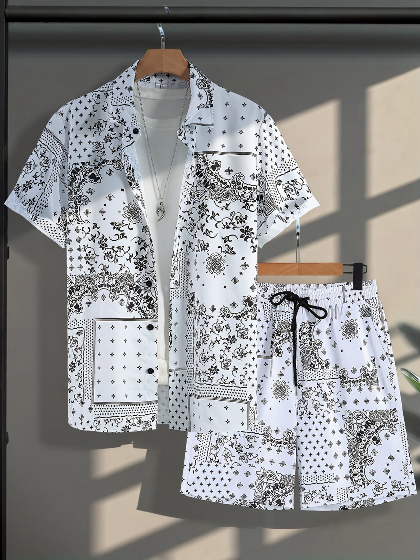 Herren Kurzarm Freizeit Set mit Bandana-Print – Hemd und Shorts, Sommer Outfit, Lässige Mode