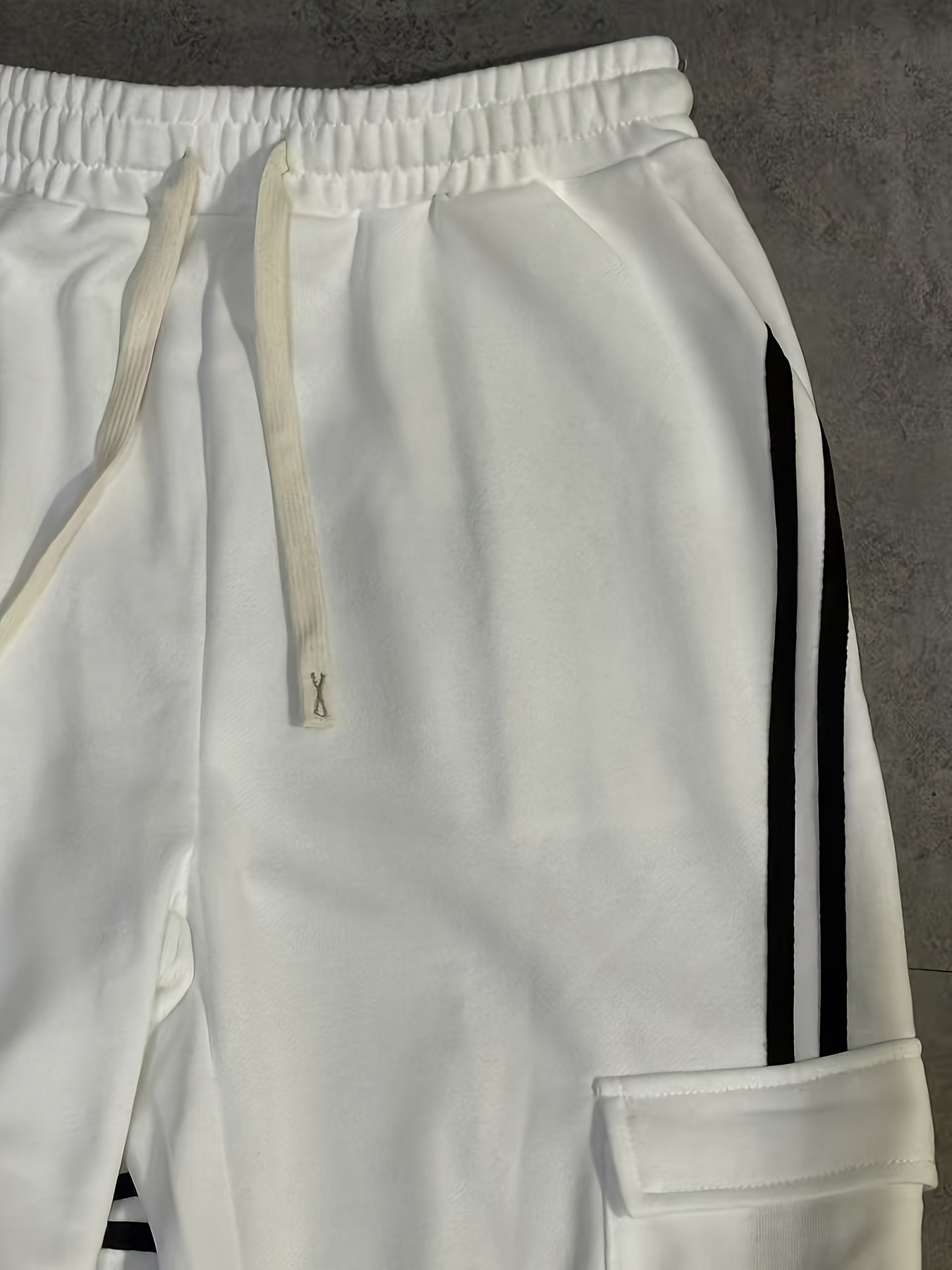 Herren Cargo Jogginghose mit Streifen und Taschen – Streetwear Stil, Relaxed Fit