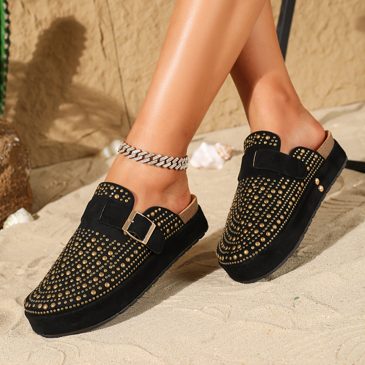Damen Plateau Clogs mit Nieten – Modische Slip-On Schuhe für Alltag und Freizeit