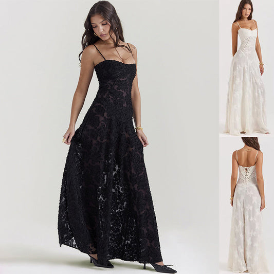 Julie – Elegantes Abendkleid aus Spitze mit Trägern