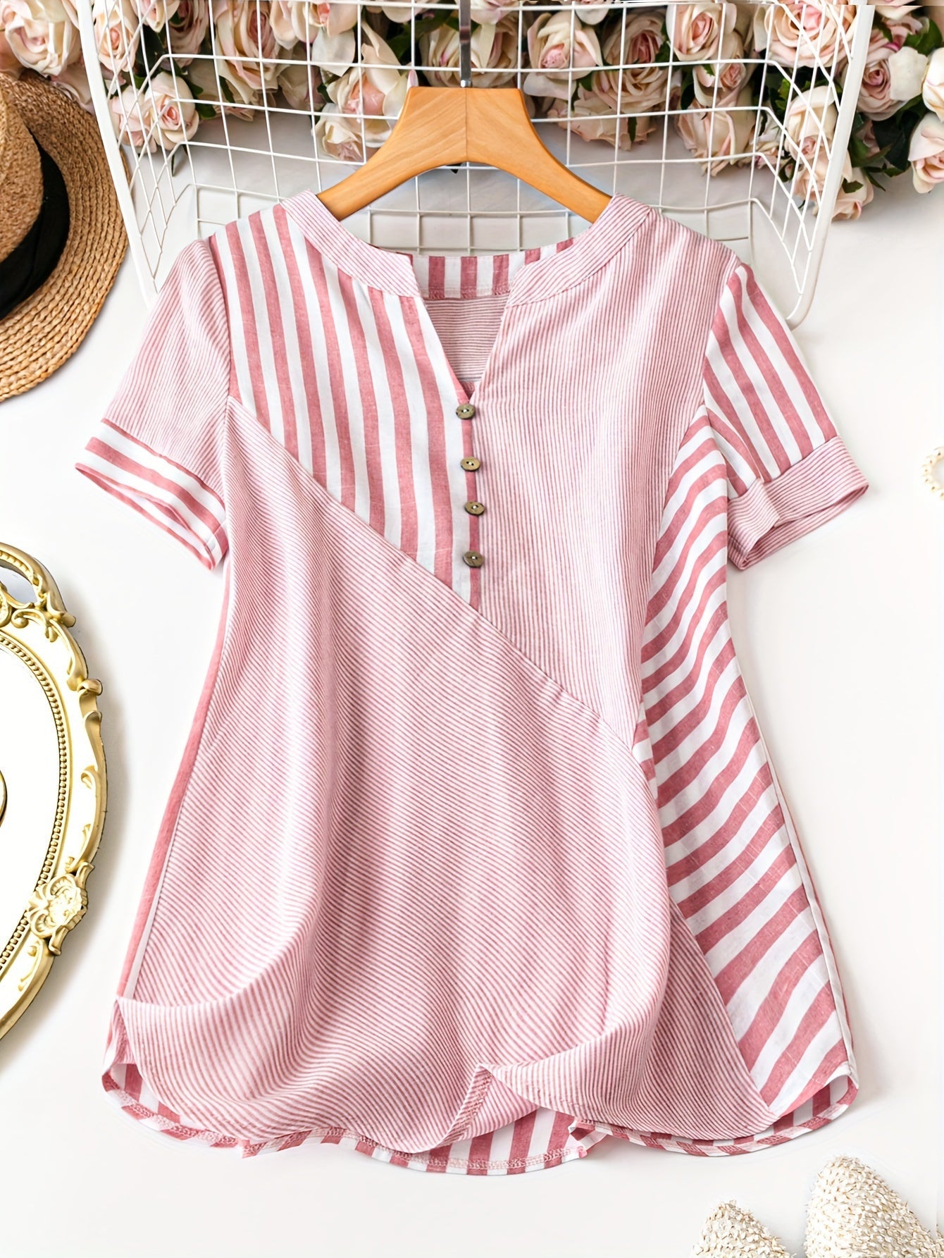 Damen Elegant Gestreifte Bluse mit Knöpfen und V-Ausschnitt – Perfekt für Alltag und Büro