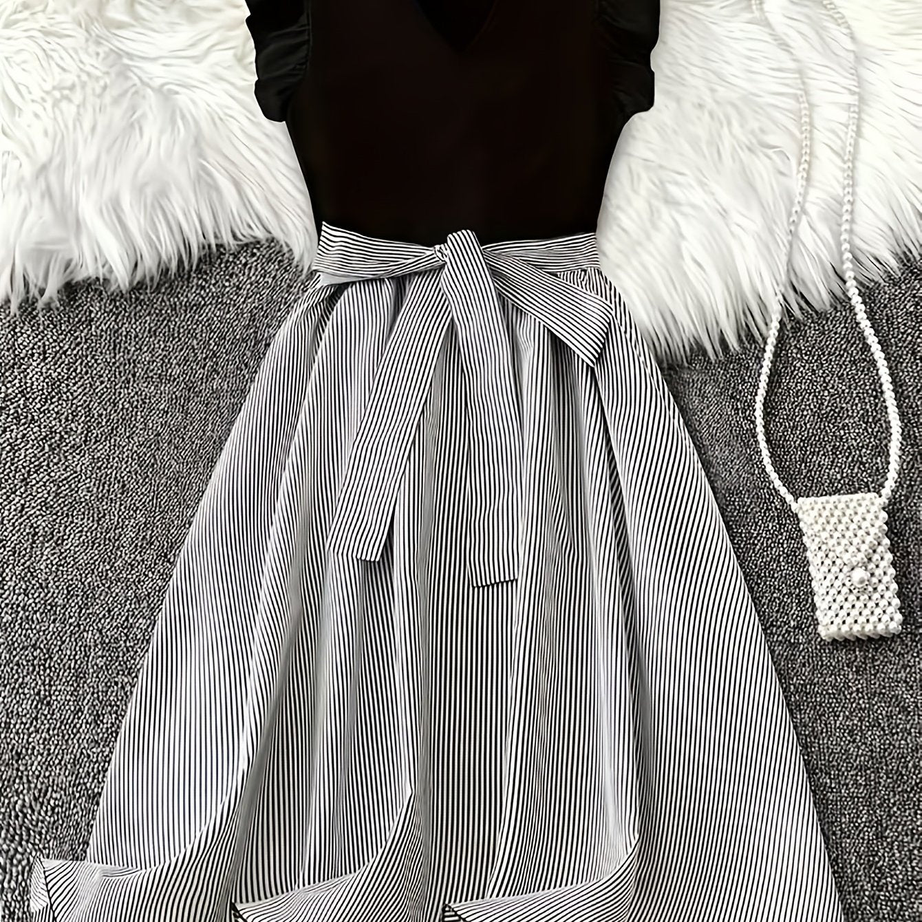 Damen Kleid Elegant Gestreift mit Gürtel und Rüschenärmeln – Perfekt für Alltag und besondere Anlässe