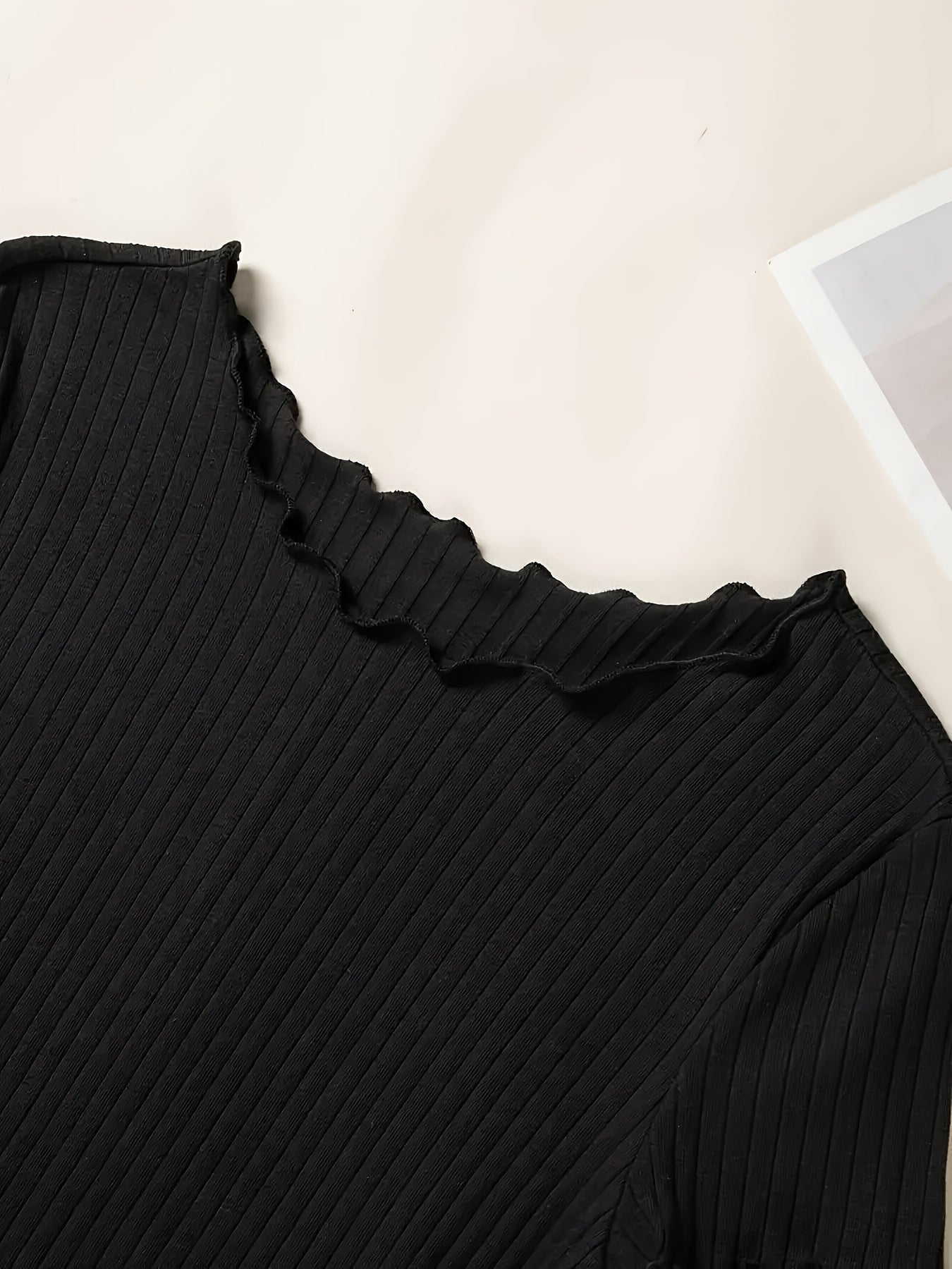 Damen Basic Kurzarm Rippen-Shirt mit Wellenkante – Stilvolles Freizeit- & Büro-Oberteil