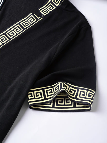 Herren Kurzarmshirt mit tiefem Ausschnitt und geometrischem Muster – Eleganter Freizeit- und Ausgehstil