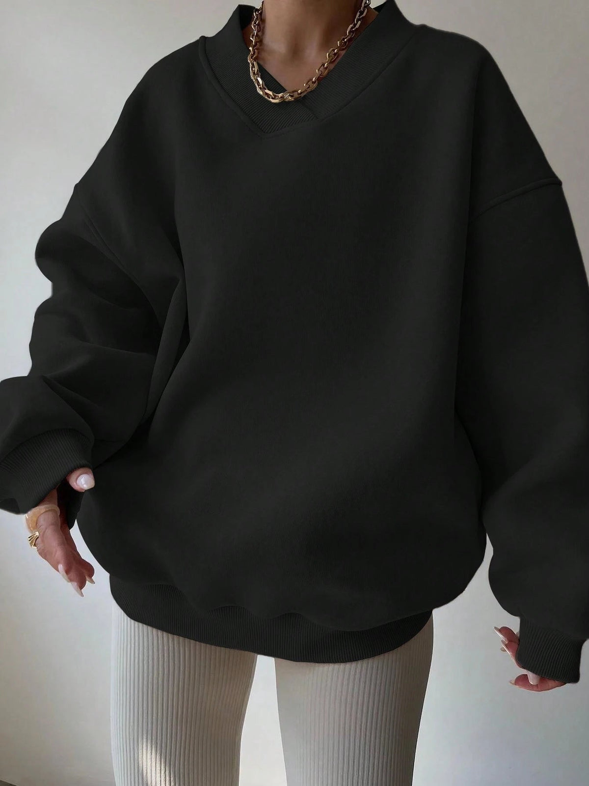Damen Oversized Pullover Schwarz mit V-Ausschnitt und Rippbündchen