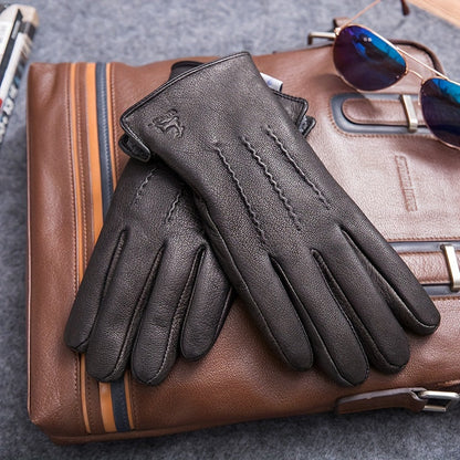 Schwarze Handschuhe aus weichem Material mit Ziernähten