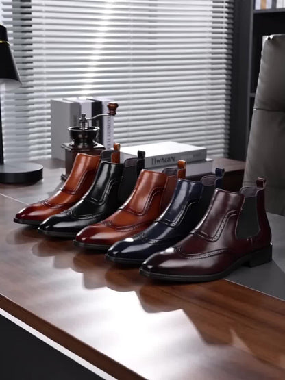 Herren Chelsea Boots mit Brogue-Details in glänzender Optik