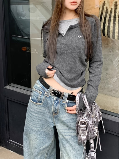 Damen Langarmshirt Grau mit V-Ausschnitt und kleiner Applikation