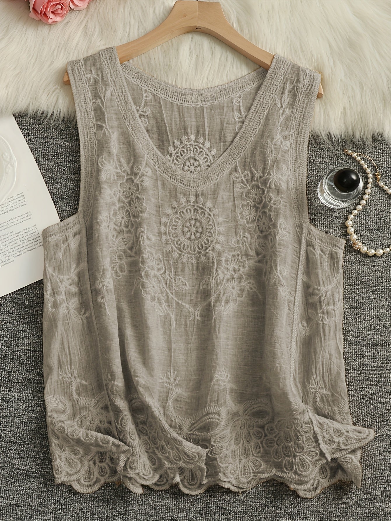 Damen Boho Stickerei Top mit Blumenmuster und Spitzenkante – Ärmelloses Sommer Tanktop für Freizeit und besondere Anlässe