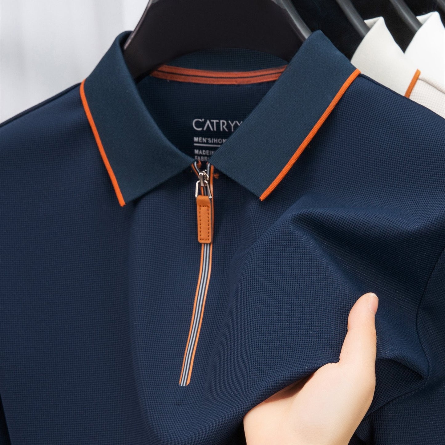 Herren Poloshirt mit Reißverschluss und Kontrastpaspel – Modernes Design für Freizeit und Business