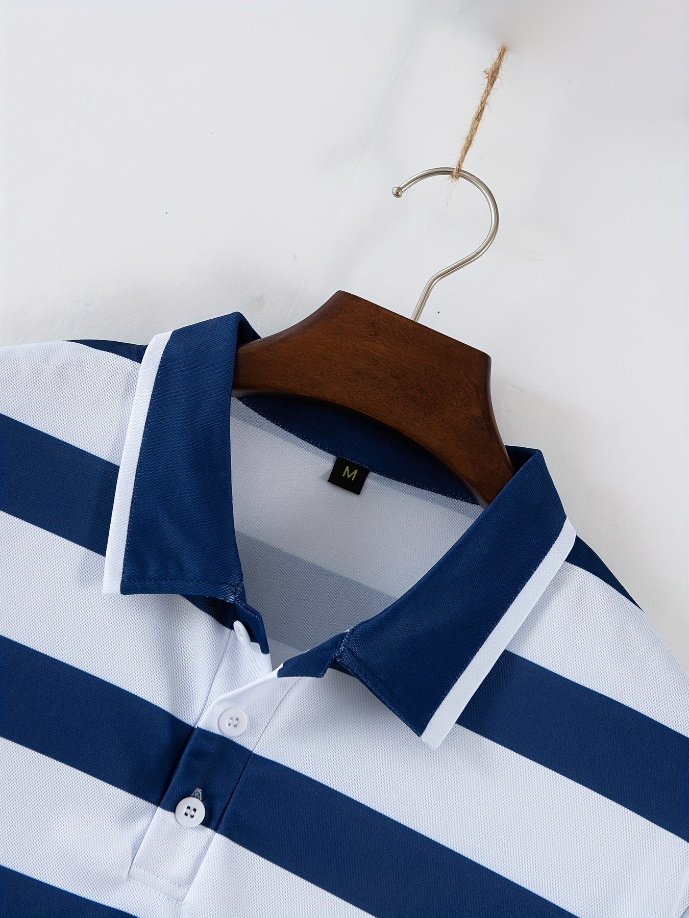 Herren Poloshirt mit breiten Streifen – Modernes Freizeit- und Business-Casual Shirt