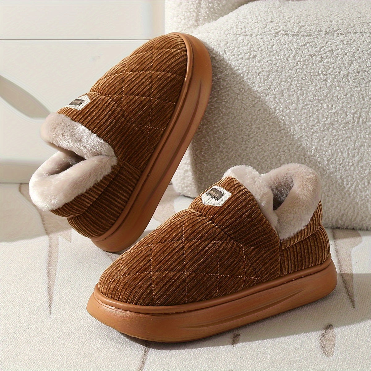 Unisex Winter Hausschuhe, Stepp-Design, weiches Futter, dicke Sohle