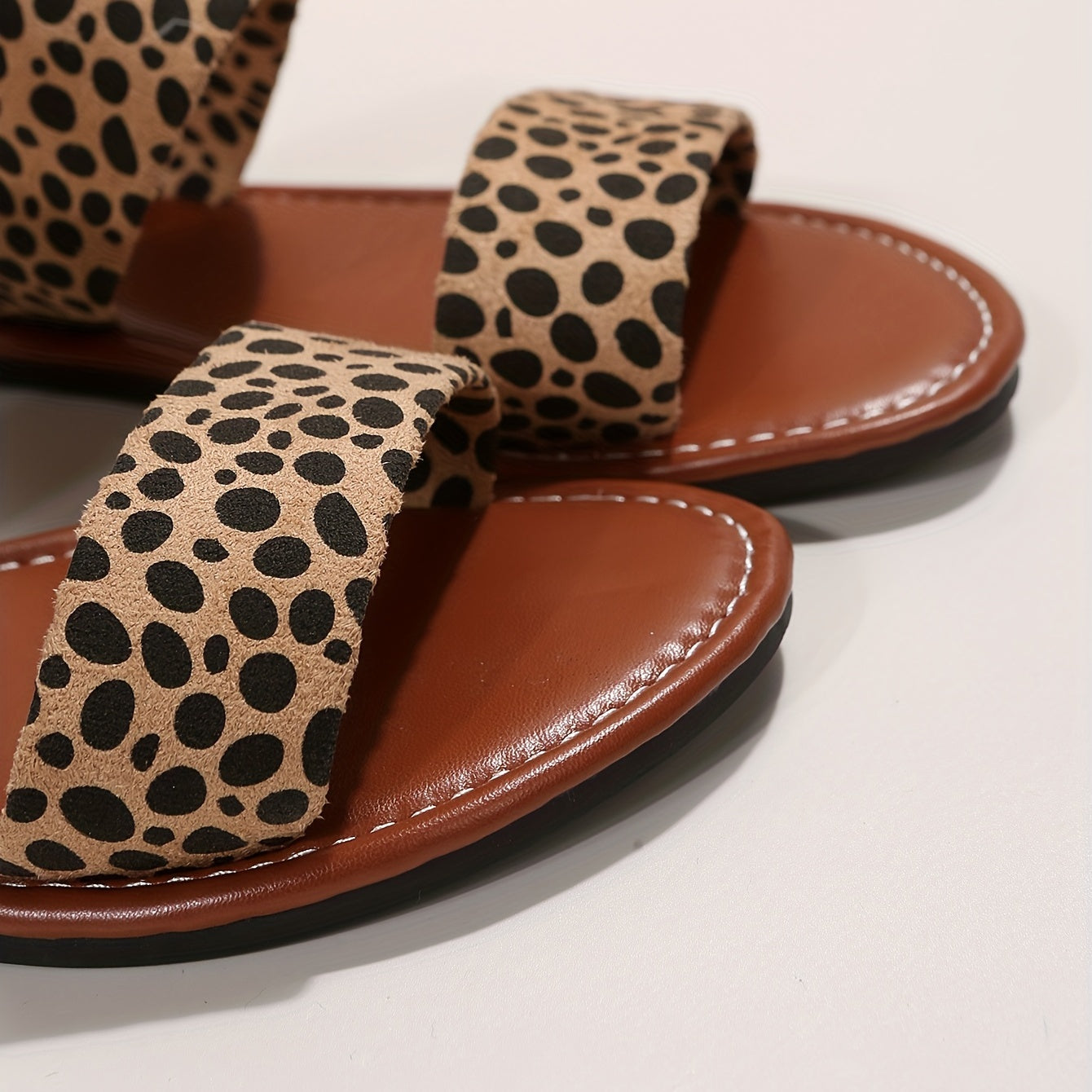 Damen Sandalen mit Leopardenmuster – Modische Slip-On Sommerschuhe für Alltag & Freizeit