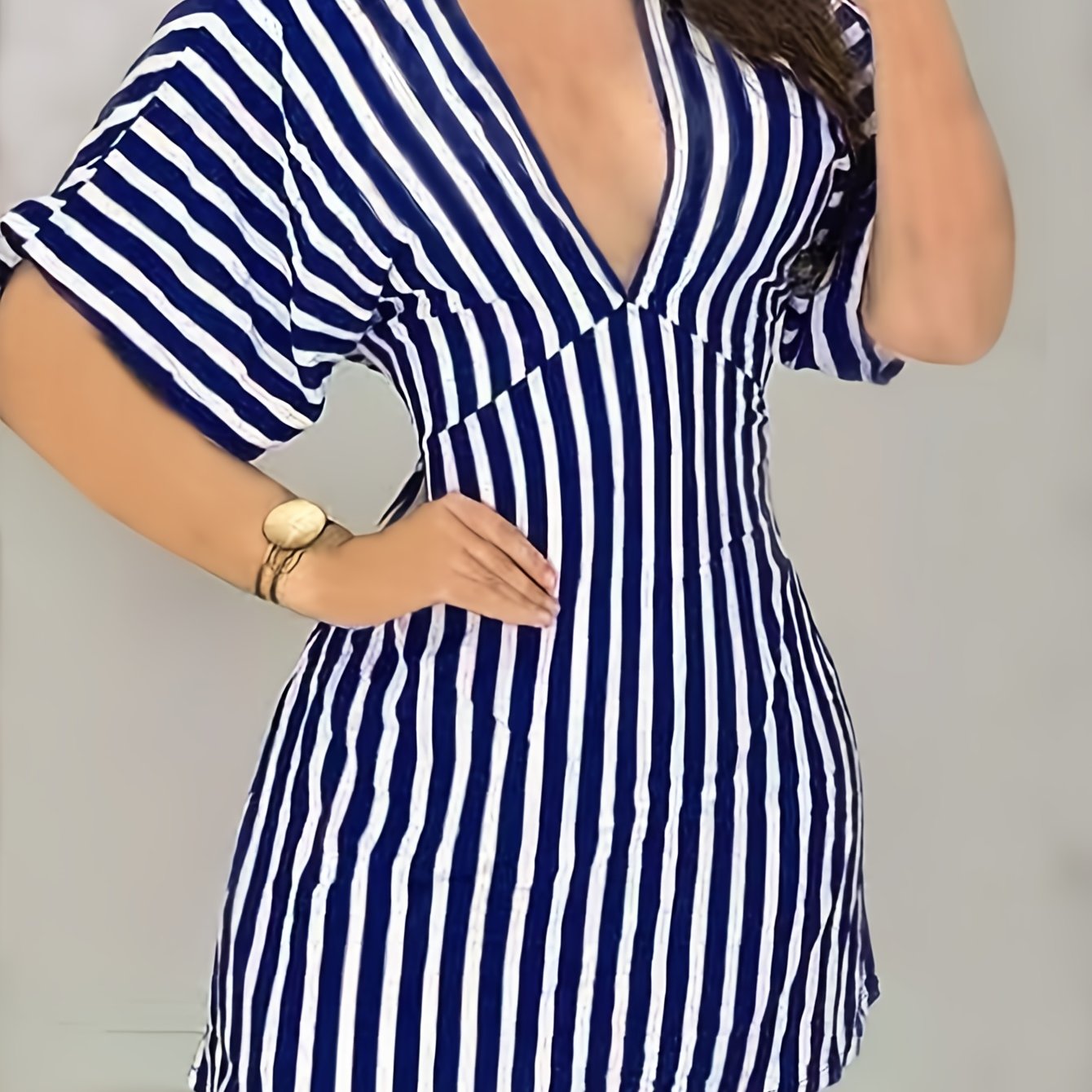 Damen Kleid mit Rückenausschnitt und Streifenmuster – Elegantes Sommer Minikleid für Alltag und Freizeit