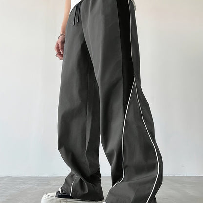 Herren Streetwear Weite Jogginghose mit Kontraststreifen und sportlichem Look