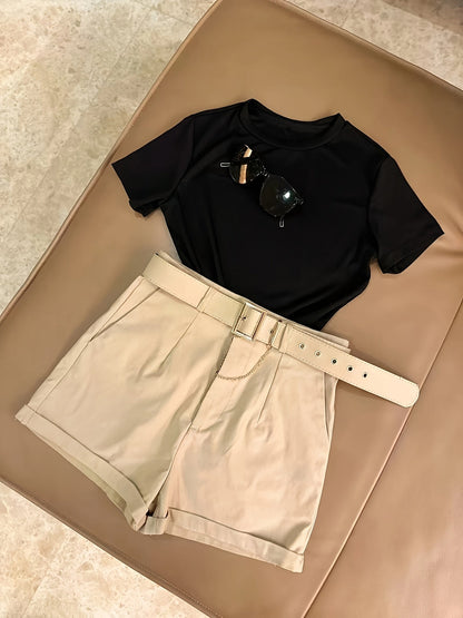 Damen Outfit Set – Elegantes T-Shirt mit Gürtelshorts für Alltag & Freizeit