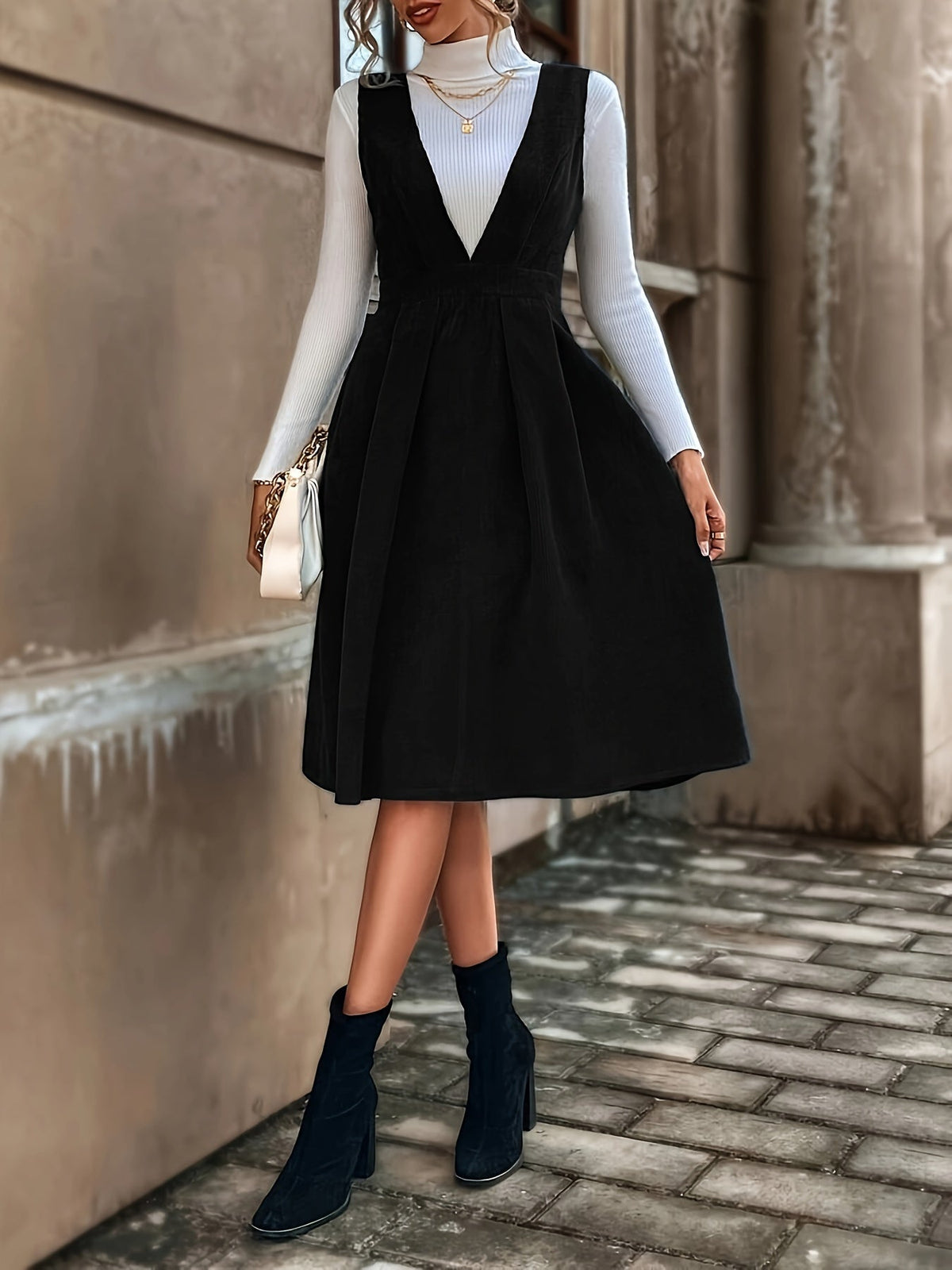 Damen Cord Latzkleid mit V-Ausschnitt – Navyblau