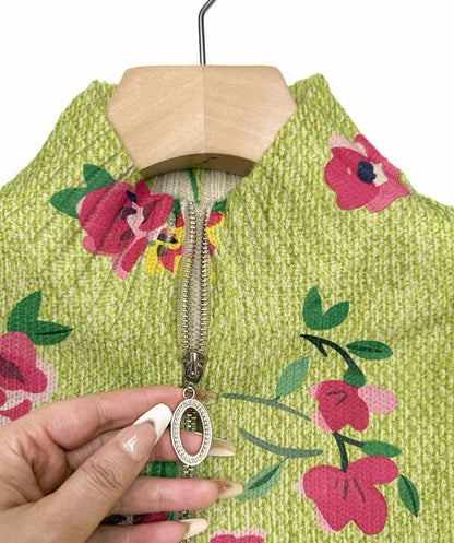 Damen Strickjacke mit Blumenmuster, Reißverschluss und Stehkragen in Hellgrün