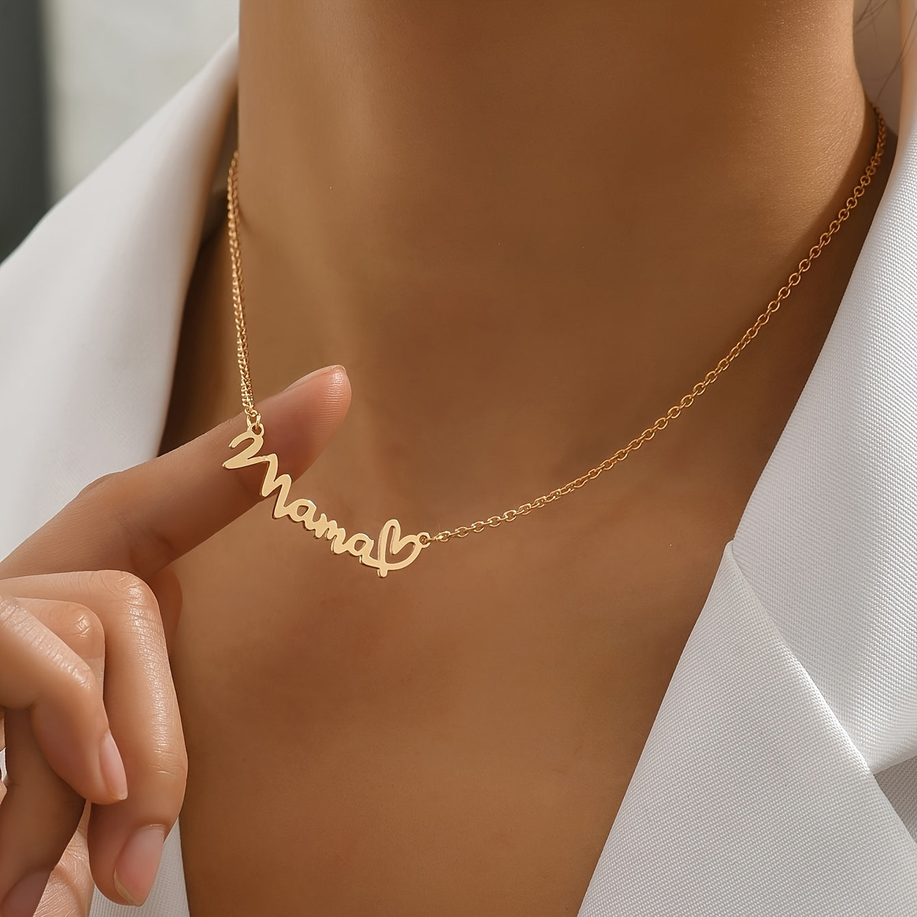Damen Muttertagskette Mama Schriftzug mit Herz – Elegante Halskette als Geschenk für Mütter