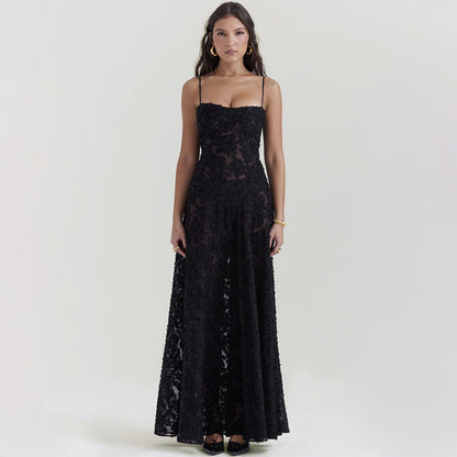Julie – Elegantes Abendkleid aus Spitze mit Trägern