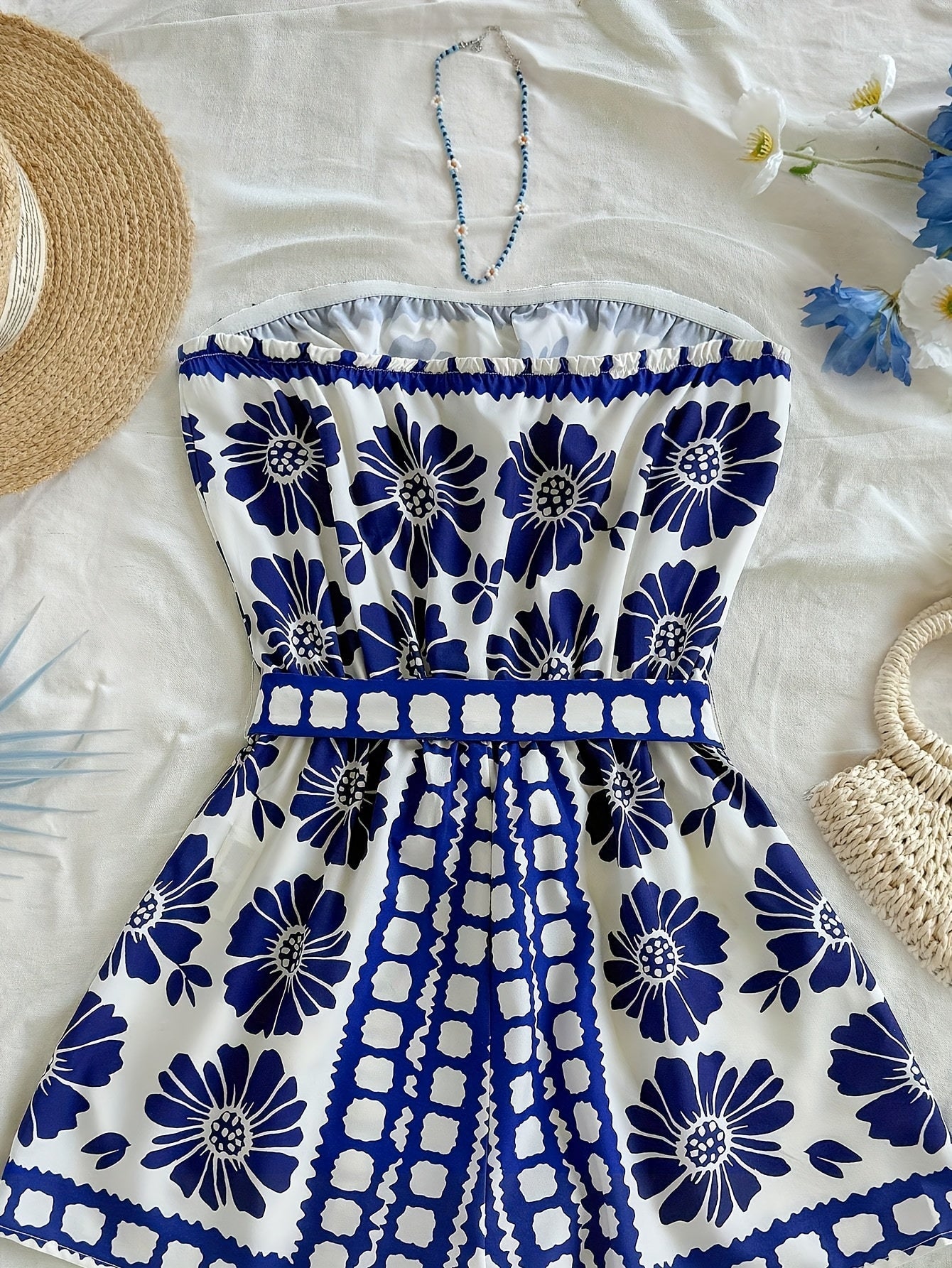 Damen Bandeau-Overall mit Blumenmuster und Taillengürtel – Eleganter Sommer-Jumpsuit für Urlaub & Freizeit