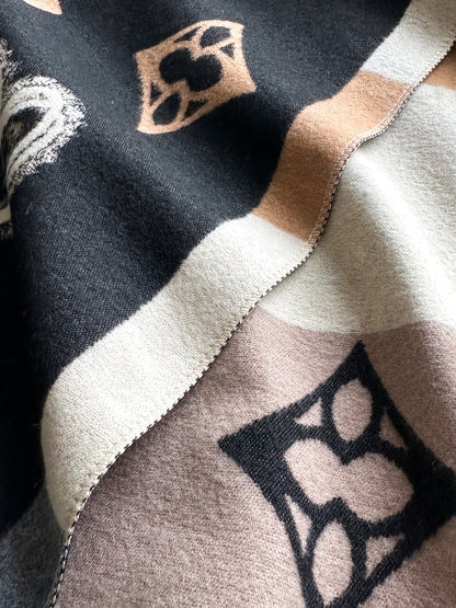 Damen Poncho mit Herz- und Muster-Print, Weicher Umhang mit Fransen, Einheitsgröße