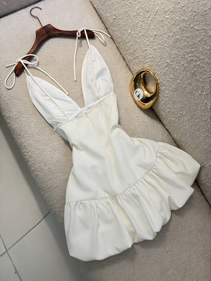 Damen Mini Kleid Elegant mit Blumenapplikationen und Volant-Saum – Festlich & Modern