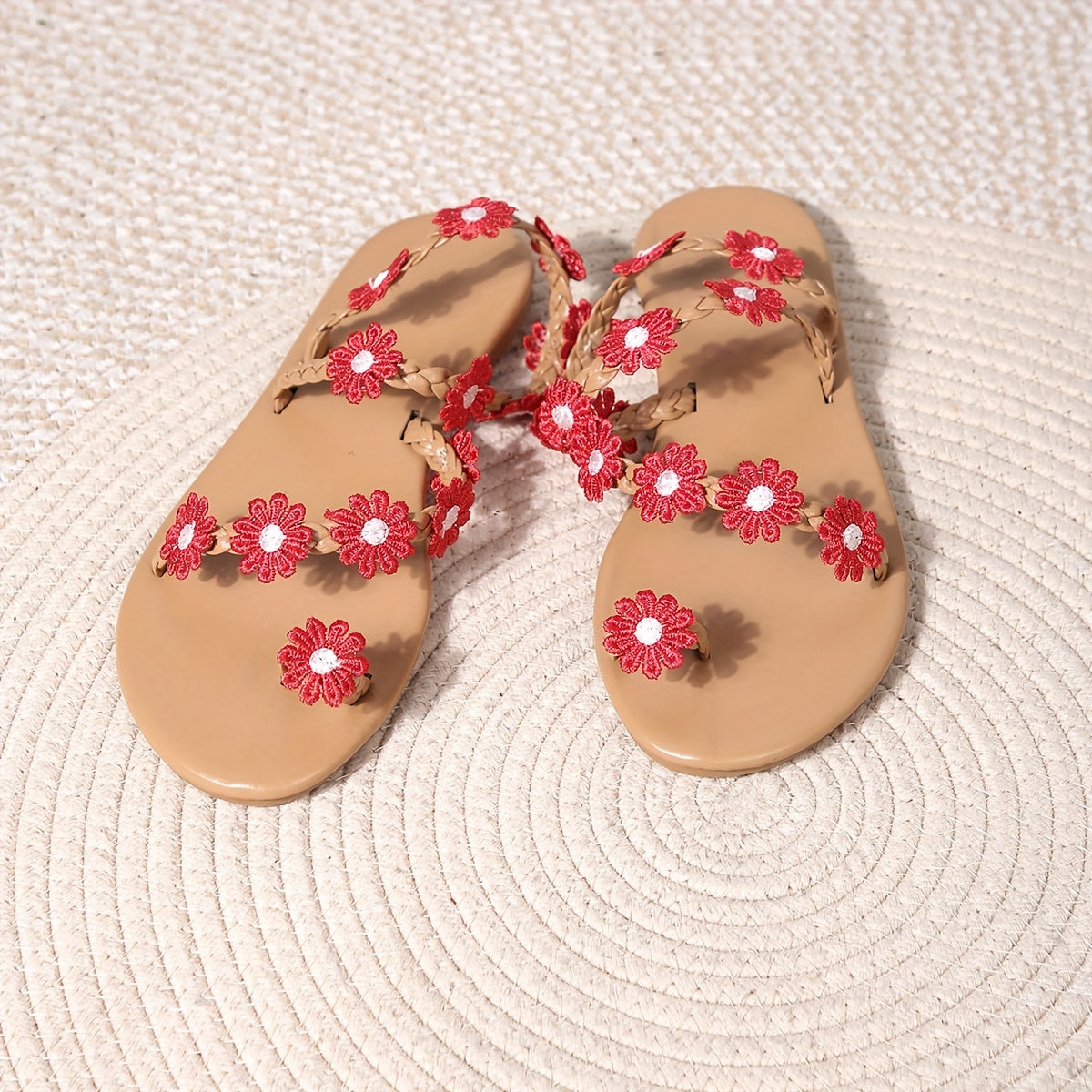 Damen Sandalen mit Blumenverzierung – Boho Stil, Flache Gladiator Sandalen für Freizeit und Urlaub
