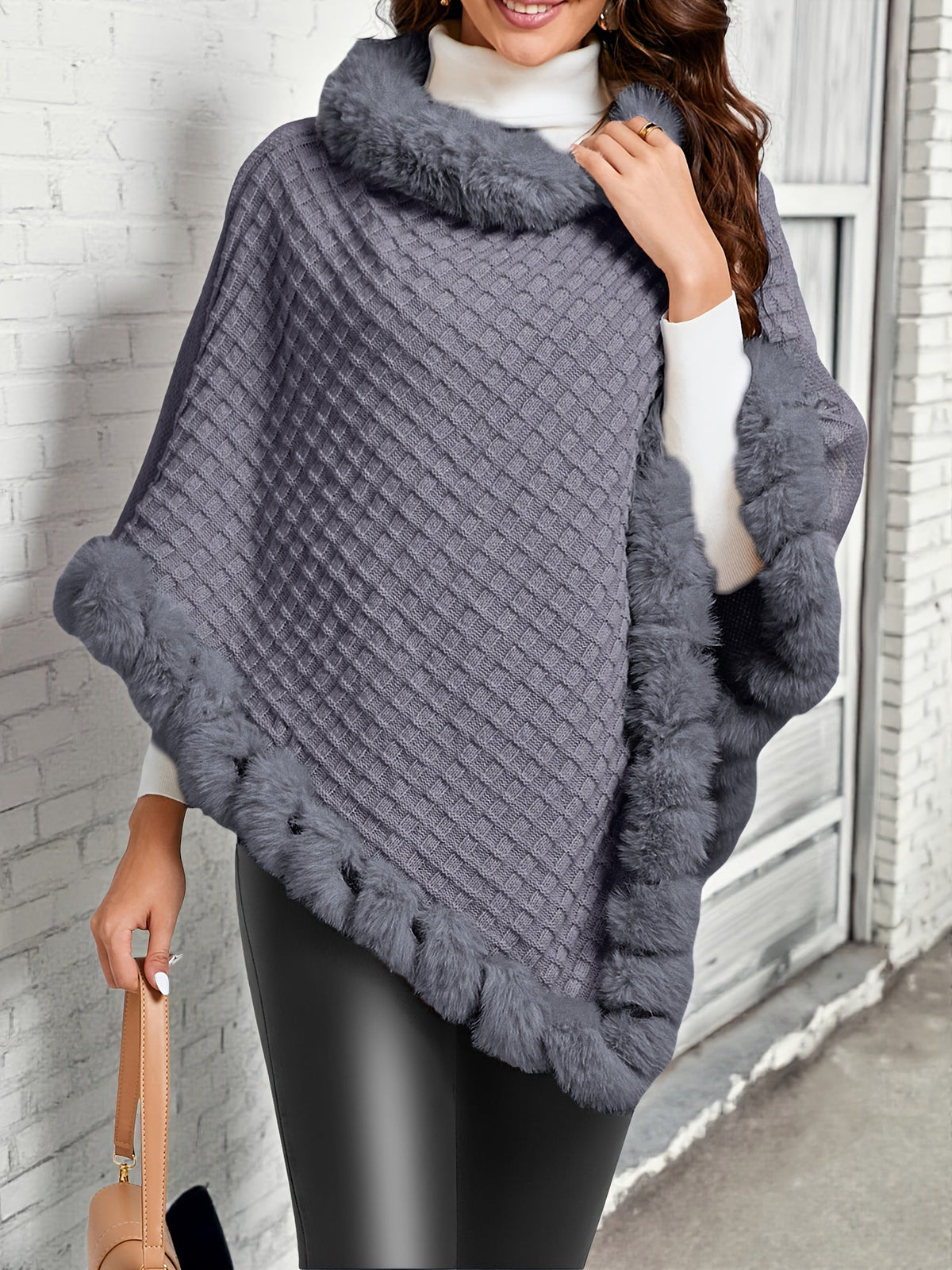 Damen Poncho mit Pelzbesatz und Rollkragen Strickmuster