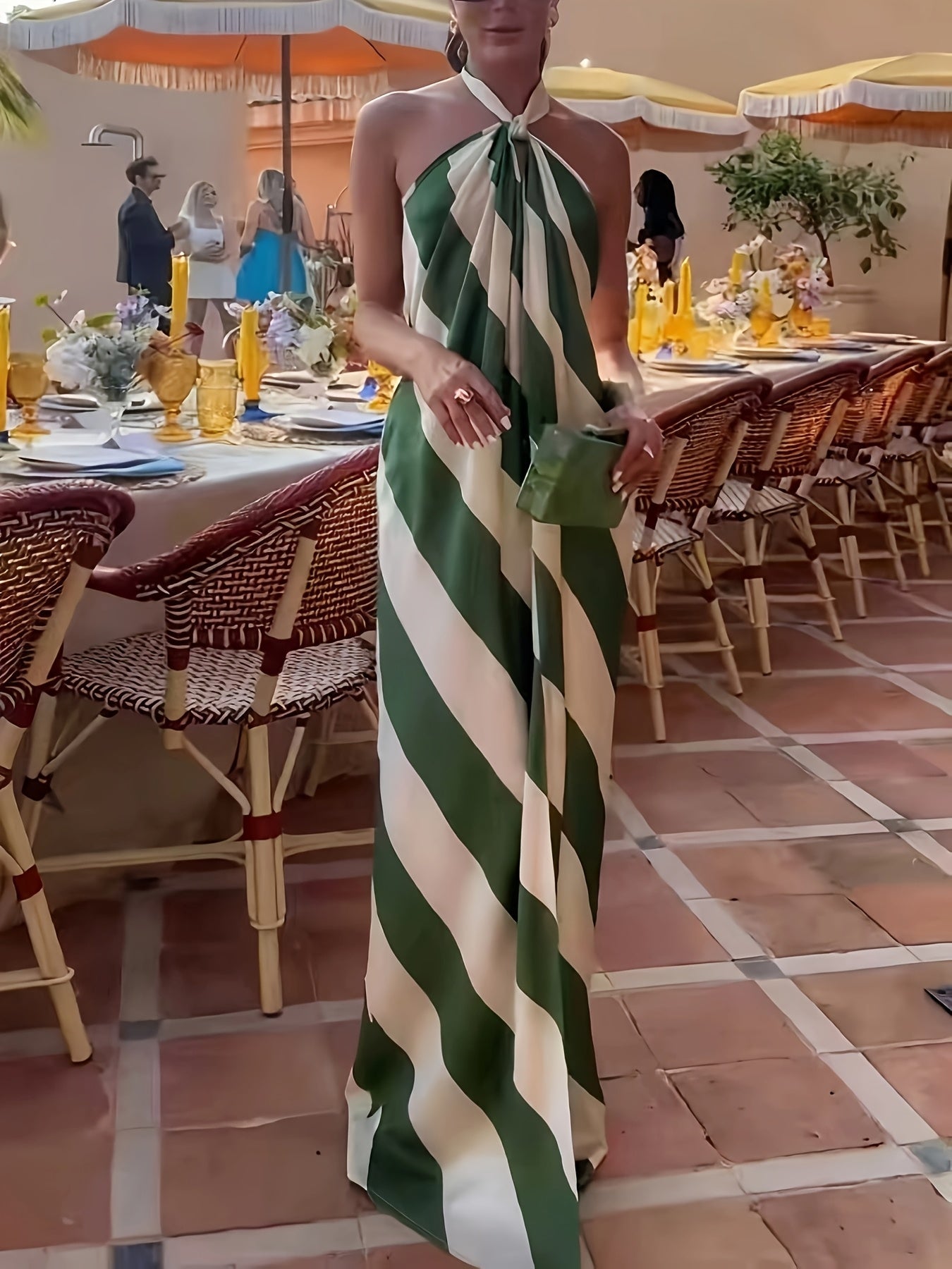 Damen Maxikleid mit Neckholder und Streifenmuster – Elegantes Sommerkleid für Feste und Gartenpartys