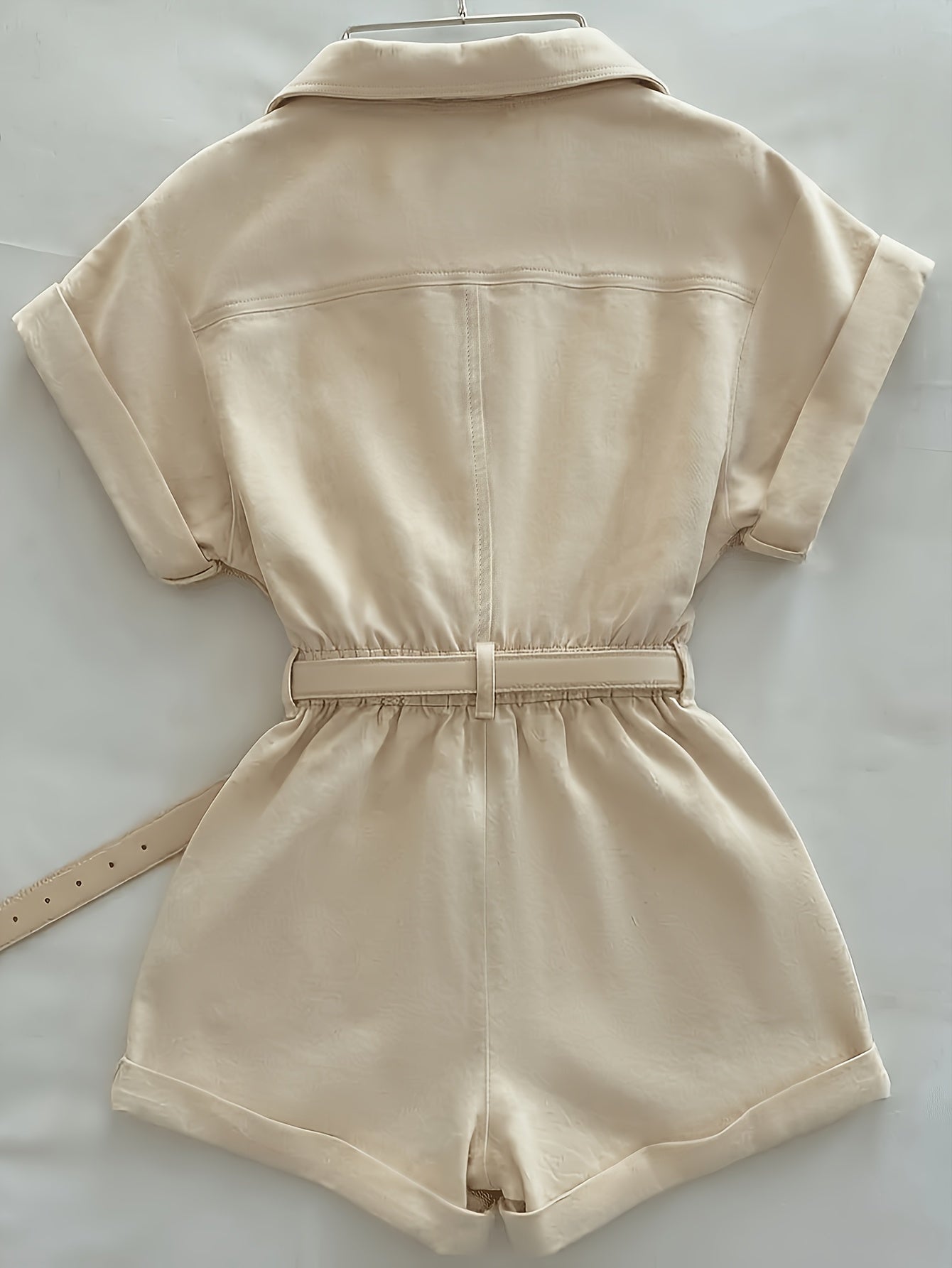 Damen Utility-Style Jumpsuit mit Gürtel und Knopfleiste – Modischer Einteiler für Freizeit und Alltag