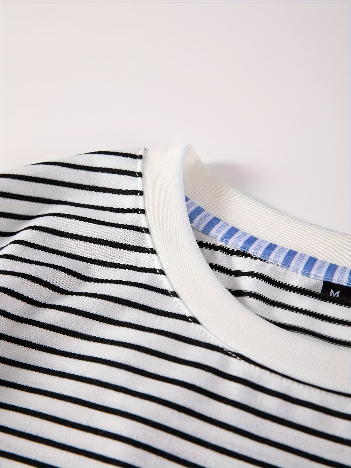Herren T-Shirt mit klassischem, gestreiftem Design – Kurzarm, zeitloser Stil für Alltag und Freizeit