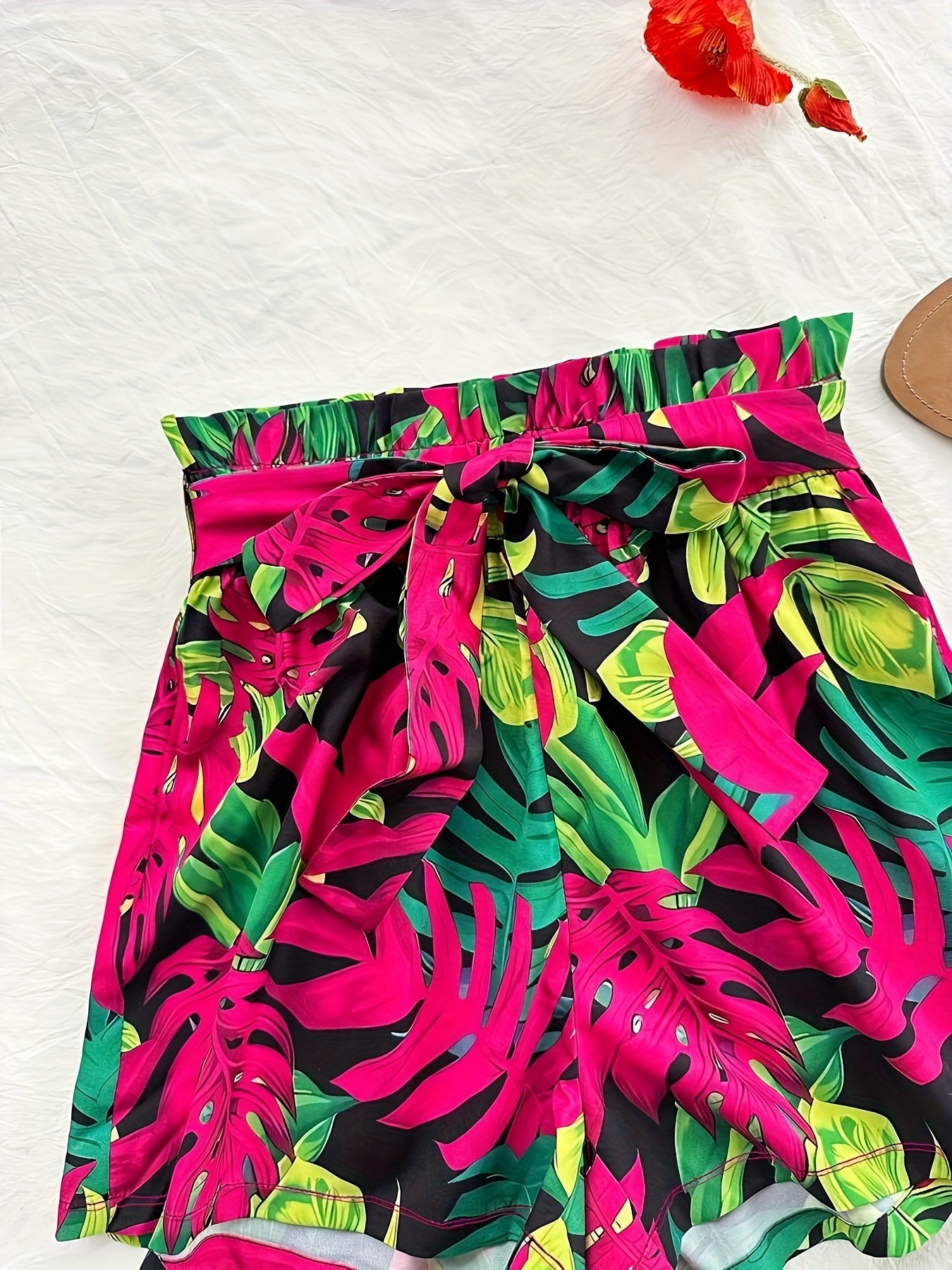 Damen Sommer-Set mit Top und tropischen Paperbag-Shorts – Modisches Urlaubsoutfit