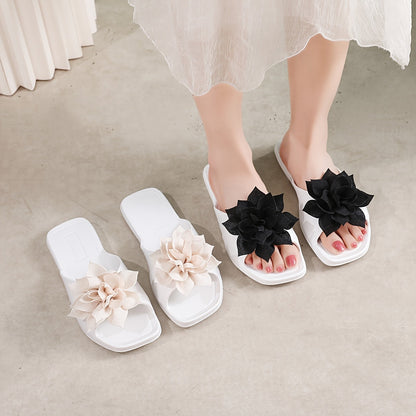 Damen Slipper Sandalen mit Blumenapplikation – Verspielte Sommerschuhe für Freizeit und Alltag