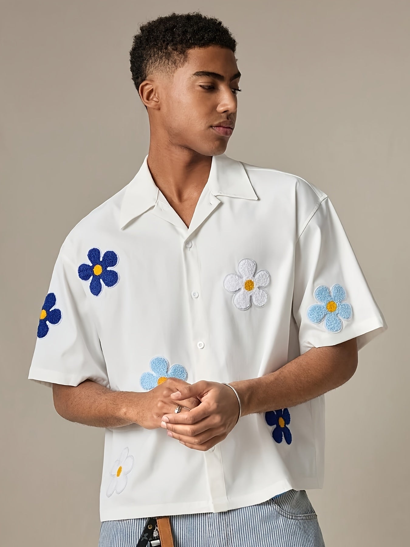 Herren Freizeithemd mit Blumenstickerei und modernem Schnitt