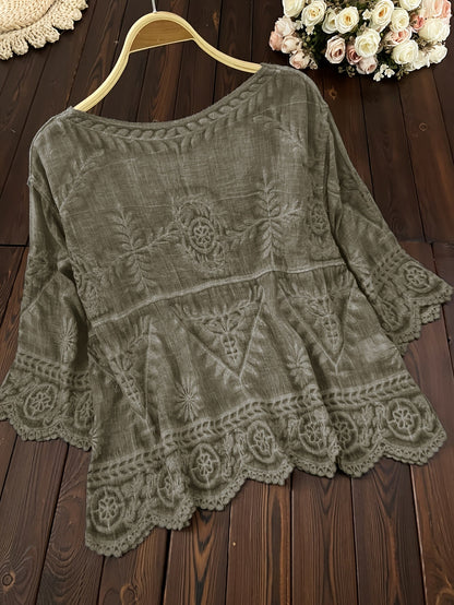 Damen Bluse mit Stickerei und V-Ausschnitt, 3/4-Ärmel, Knopfleiste