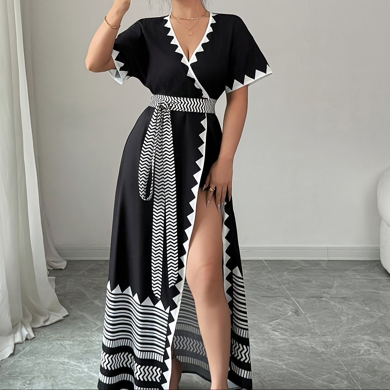 Damen Maxi Wickelkleid mit grafischem Muster und Bindegürtel – Eleganter Look für besondere Anlässe
