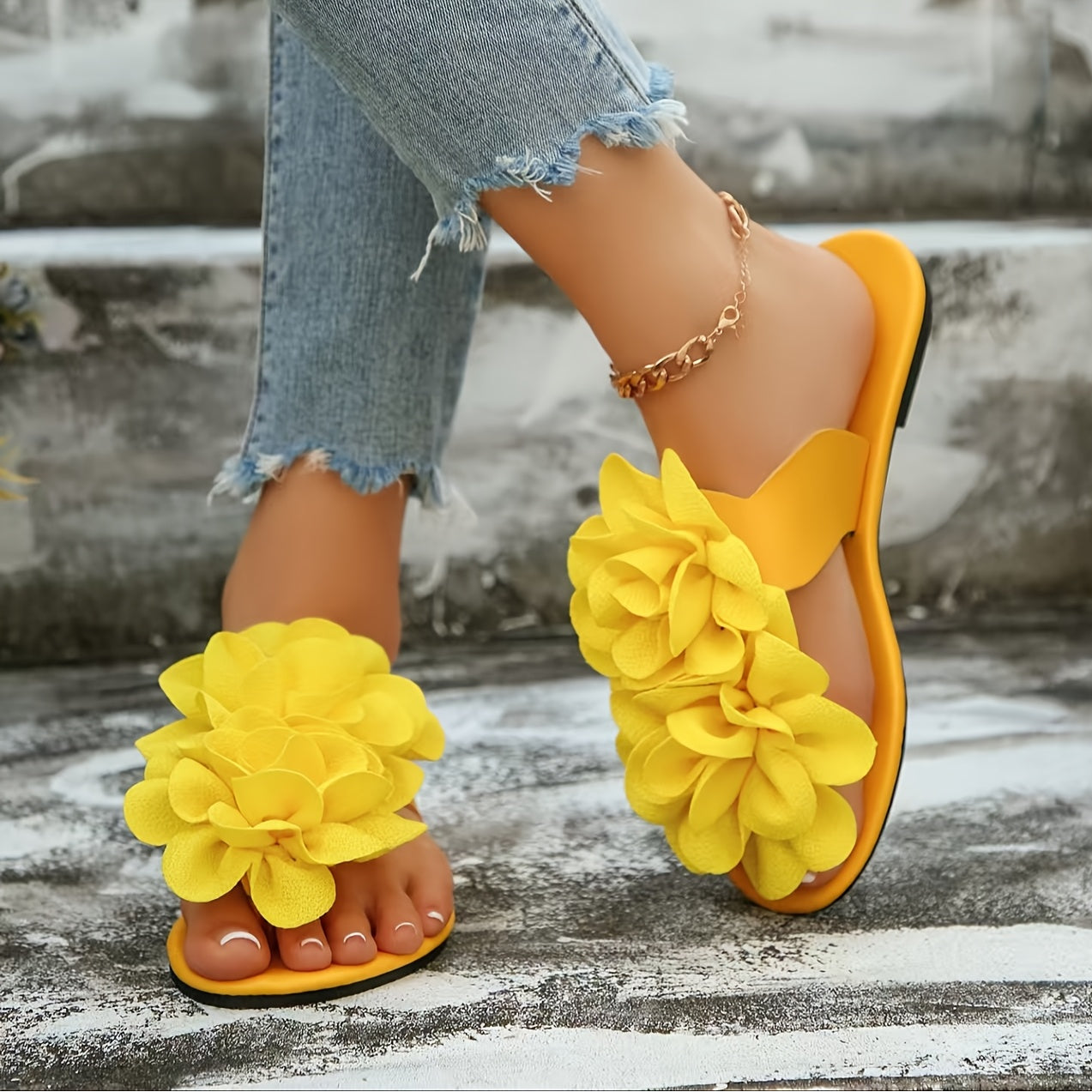 Damen Sandalen mit großer Blumenapplikation – Modische Slide-Slipper für Freizeit und Alltag