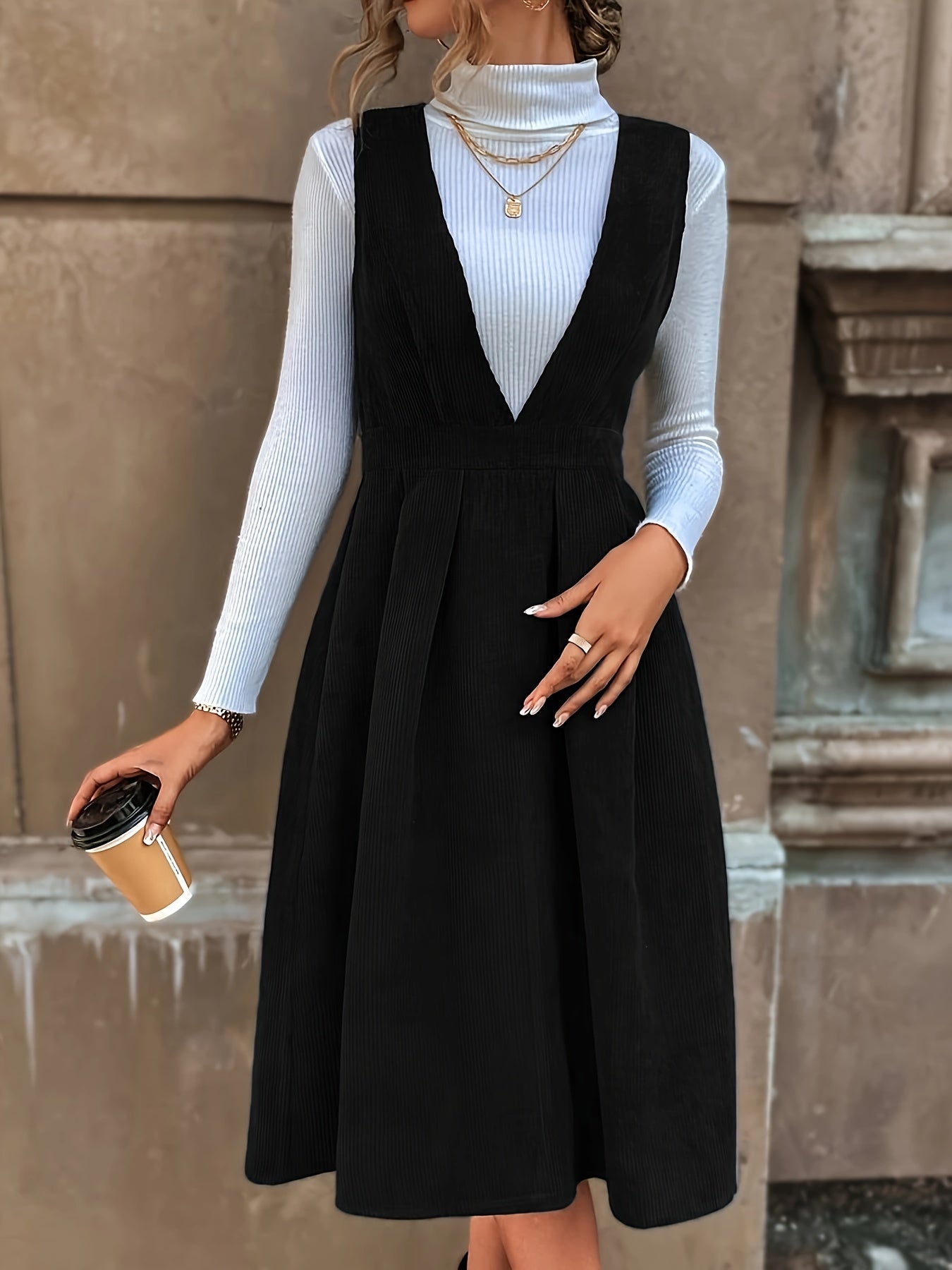 Damen Cord Latzkleid mit V-Ausschnitt – Navyblau