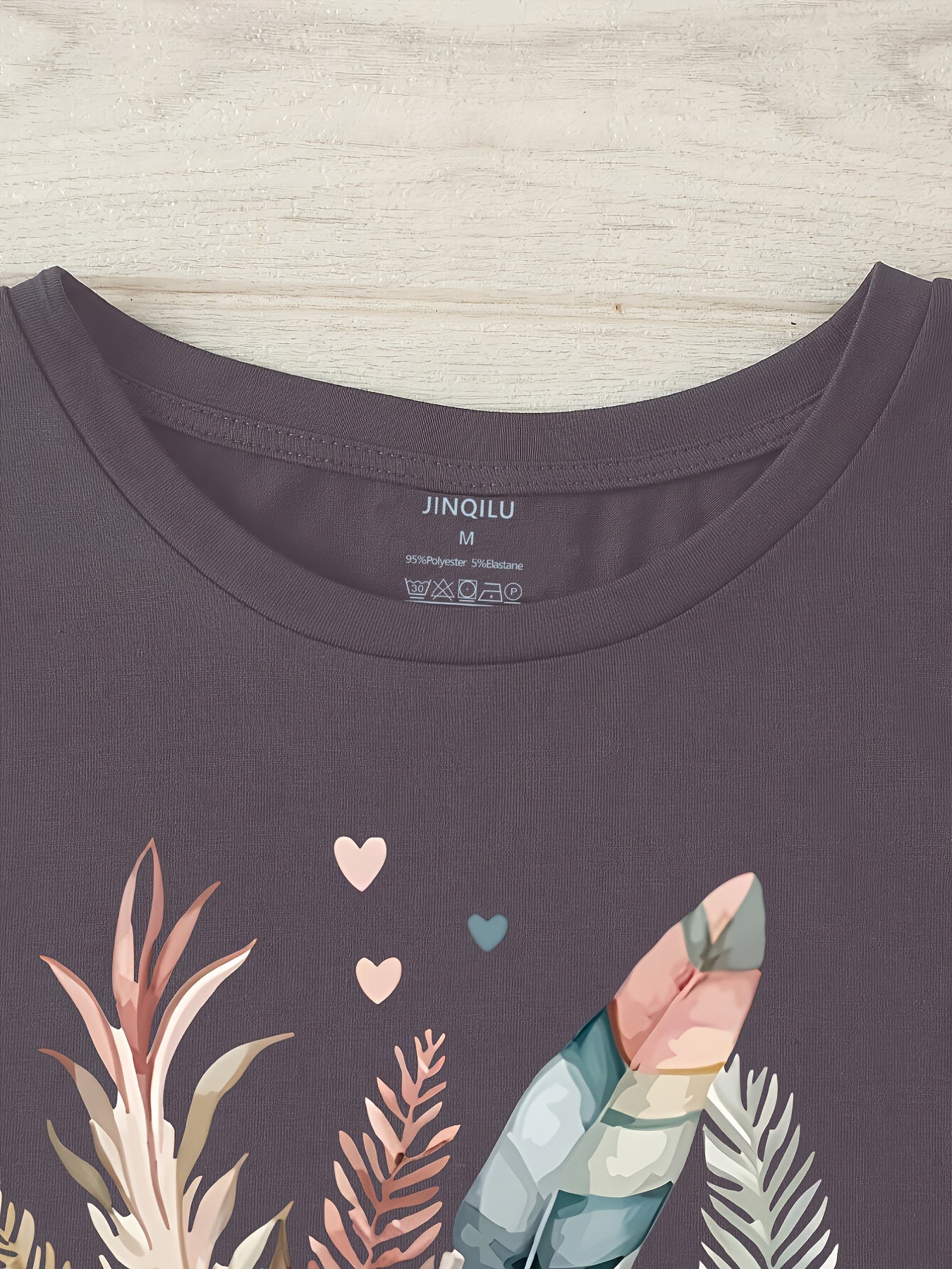 Damen T-Shirt mit floraler Boho-Feder Grafik – Modisches Freizeitshirt für Frühling und Sommer