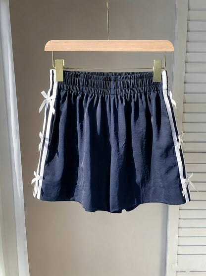 Damen Freizeitshorts mit Schleifen und Streifen – Lässiger Sommer-Look für Urlaub und Alltag