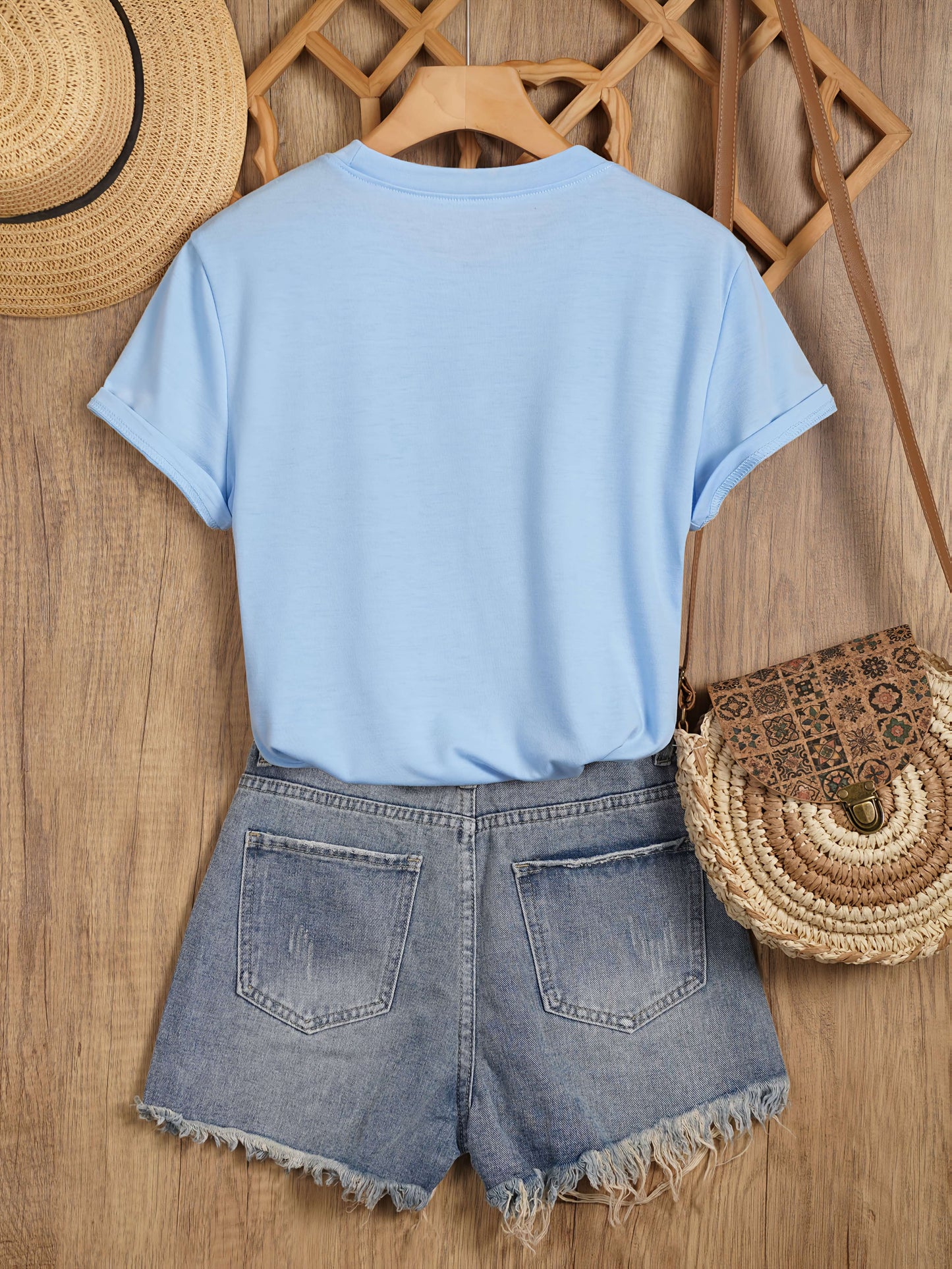 Damen T-Shirt mit Sonnenblume und Schmetterlingen – Casual Sommer Oberteil, Modisches Print-Shirt