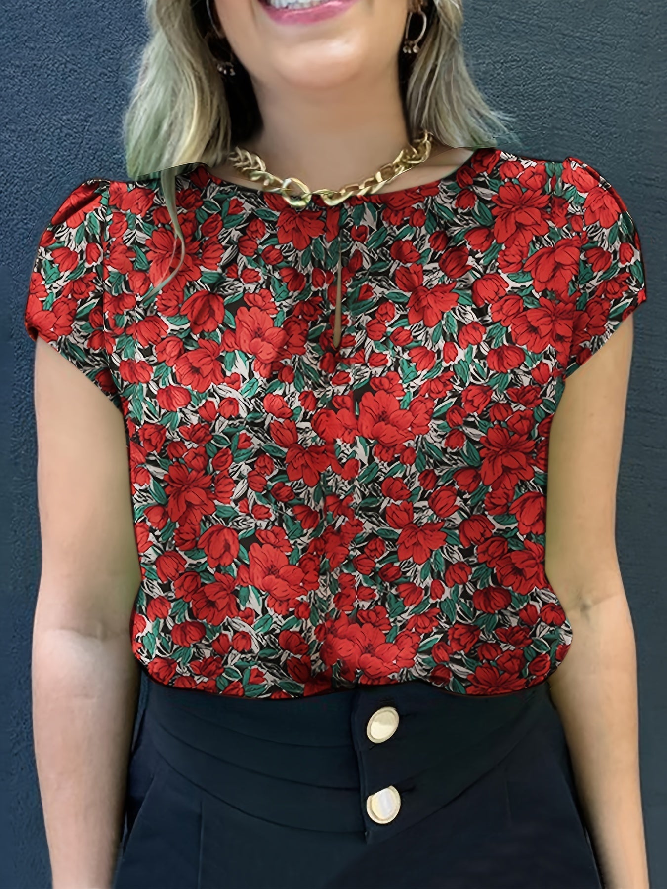 Damen Bluse mit Blumenmuster und Raffungen – Kurzarm, elegant, vielseitig für Büro & Freizeit