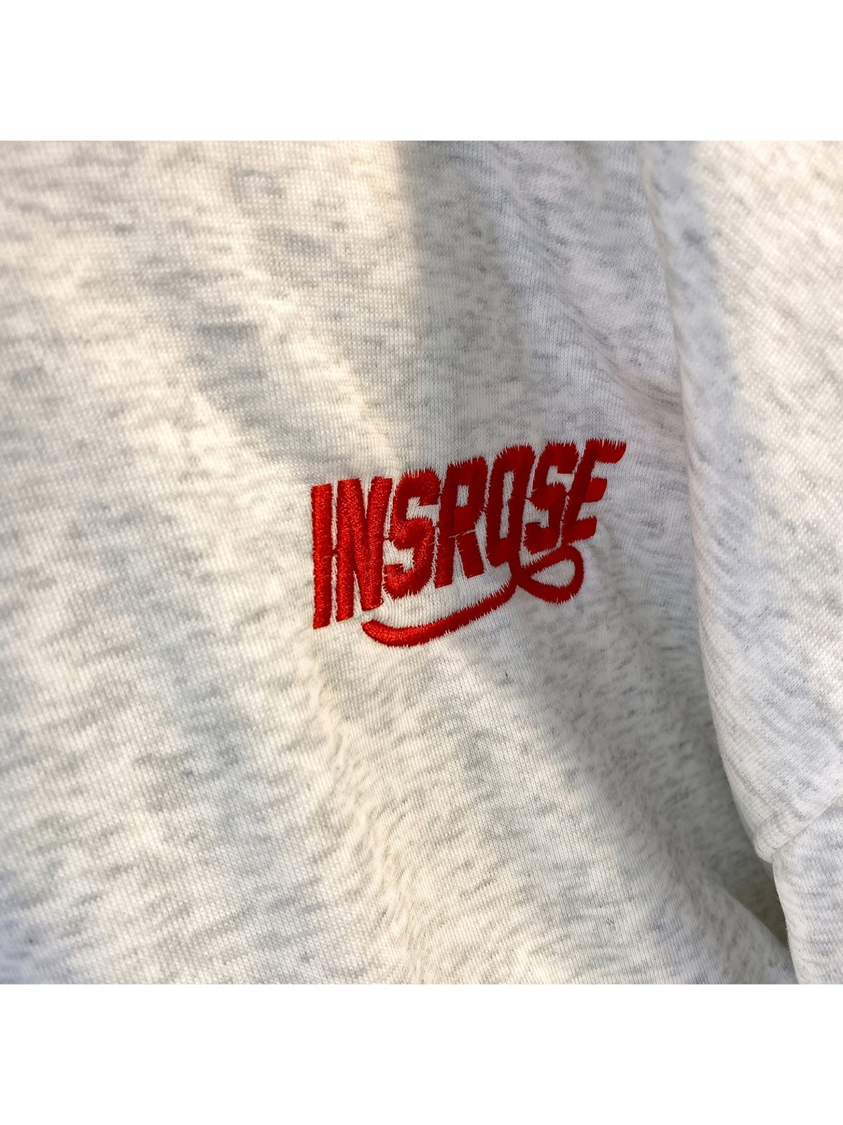 Hoodie Übergröße mit aufgesticktem Schriftzug auf der Kapuze