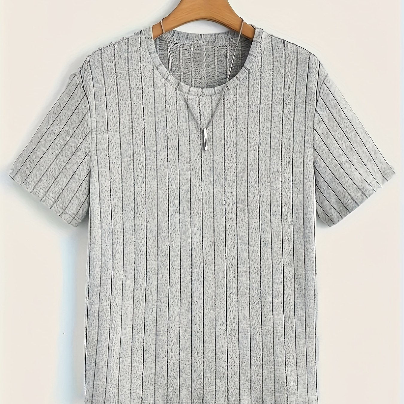 Herren T-Shirt mit vertikalem Strukturmuster – Modernes Freizeitshirt mit Rundhalsausschnitt